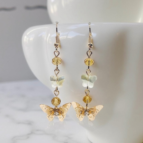 The Butterfly Goldie Necklace and Earring Set - Picture 5 of 7